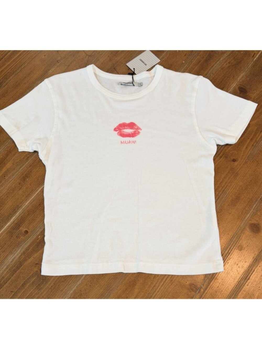 Suite Benedict Form-Fitting Tiny Tee “Muah!” ~ Size Large ~ New With Tags - Picture 3 of 8